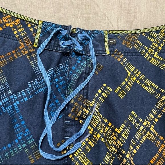 Nike Swim Board Shorts Trunks Bathing Suit Mens Size 34 tie front pocket - Picture 4 of 8